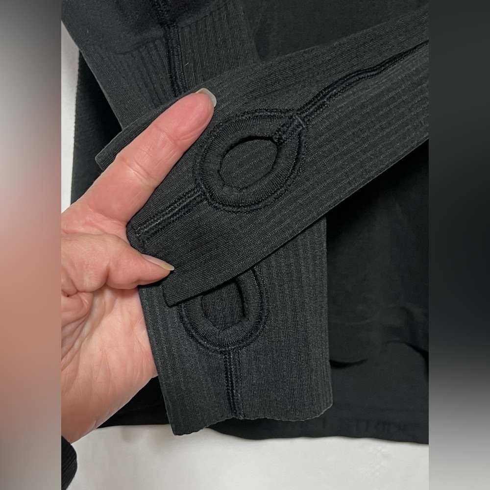 Lululemon Black Swiftly Tech Long Sleeve Crew Thumb Holes Run Yoga Activewear - Picture 8 of 12